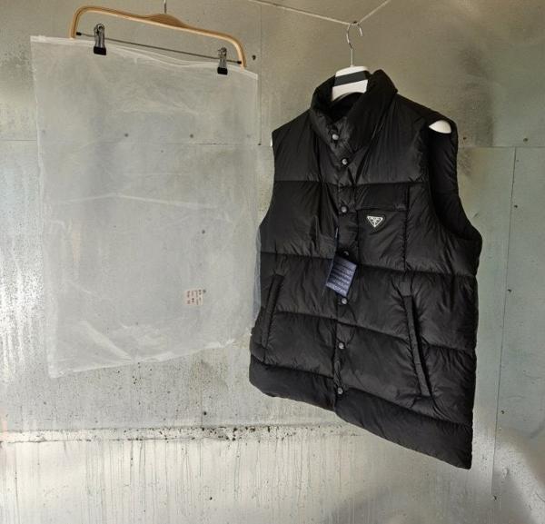 프** 트라이앵글 로고 패딩 조끼