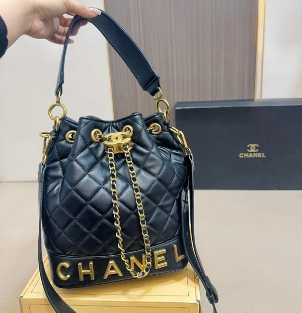 샤* 로고 버킷백