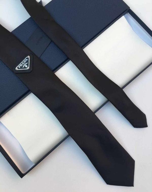 프** 삼각로고 실크 넥타이