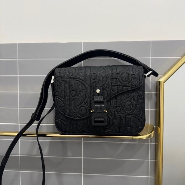 디* 새들 플랩 스트랩백