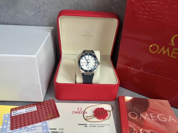 오** 컨스텔레이션 레더스트랩 41mm 화이트다이얼