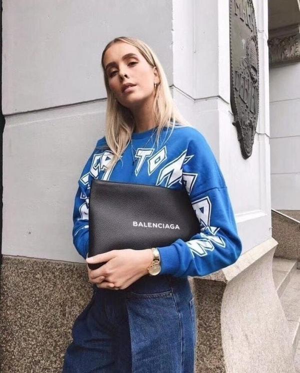 발**** 고퀄 로고 신형 에브리데이 클러치