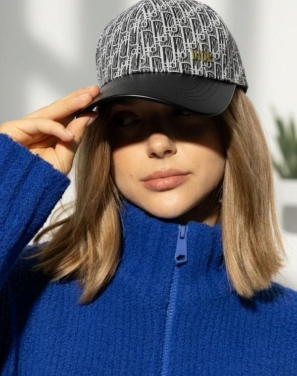 디* 로고 레터링 자가드 볼캡 수입