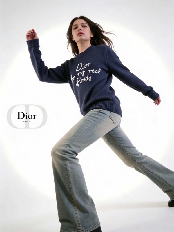 디* 25SS di*r and hylton 자수로고 스웨터