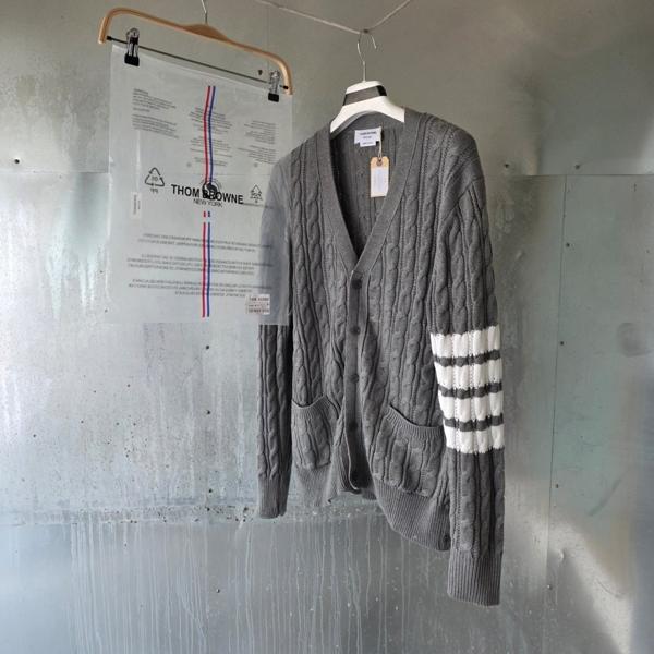 톰* 사선 케이블 니트 브이넥 가디건