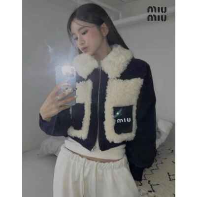 미*** 양털포인트 카라 집업