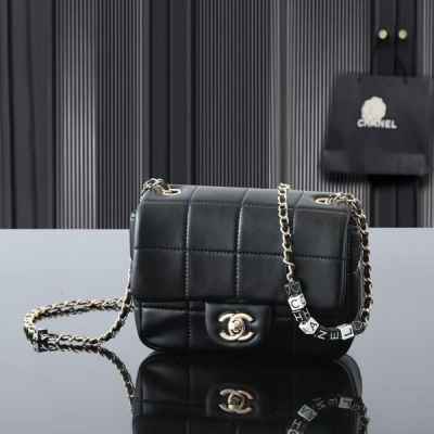 샤* 큐브 체인 플랩백