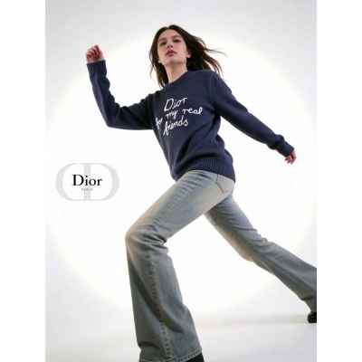 디* 25SS di*r and hylton 자수로고 스웨터